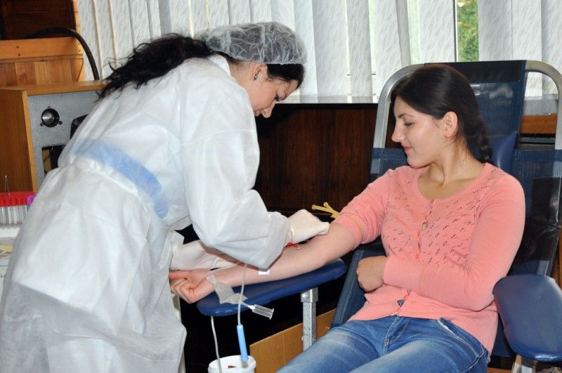 Mediciniștii donează sânge şi oferă viaţă Mediciniștii donează sânge şi oferă viaţă