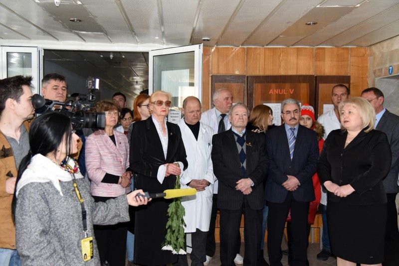 Inaugurarea basoreliefului regretatului chirurg Pavel Bîtcă Inaugurarea basoreliefului regretatului chirurg Pavel Bîtcă