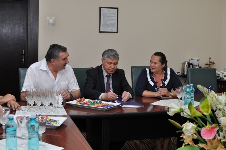 Dr. Dana Tomescu – Profesor Asociat al USMF „Nicolae Testemiţanu” Dr. Dana Tomescu – Profesor Asociat al USMF „Nicolae Testemiţanu”